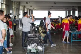 央视曝光职业学校乱象，水平差又乱收费，难怪家长有“分流”焦虑图片