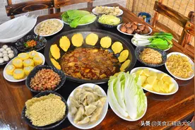 东北铁锅炖鱼图片