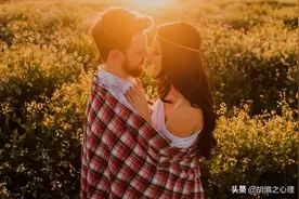 婚姻的本质是：“脚踏两条船”图片