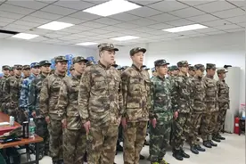 入伍前夜雨绵绵 政策宣讲暖兵心——南京市雨花台区退役军人事务局开展春季新兵入伍欢送会图片