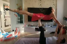 我的居家健身故事：全家一起来运动图片