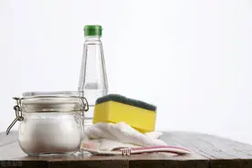 壹健康小知识：小苏打能洗衣服吗？小苏打洗衣服还要放洗衣液吗图片