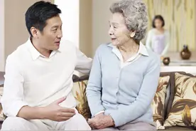 岳母陪嫁三十万，要求女婿给她养老，十年后却物是人非图片