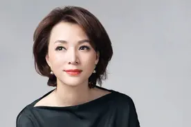 曾是央视最美女主持，却因整容惨遭观众吐槽，事业一落千丈图片