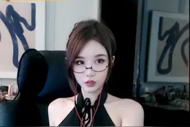 CSGO大菠萝发送视频福利，绝美旗袍身材火辣，网友：真是枪白人准图片