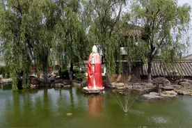 秦皇岛山海关孟姜女庙公园，讲述着千里寻夫的凄美的爱情故事图片