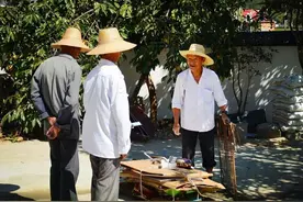 河南5旬大叔借给表弟2万块，过了10年也讨不回，去催债表弟翻脸了图片