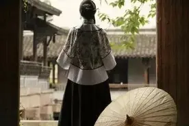 女人三十多岁不肯谈恋爱，不肯结婚，是什么的心态？图片
