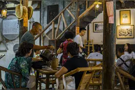 距离成都仅46公里，藏着一家真正的百年老茶馆，全场消费10元封顶图片