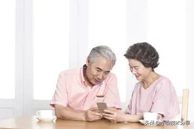 老年人使用智能手机必须学会的2个功能，操作简单，一看就会图片