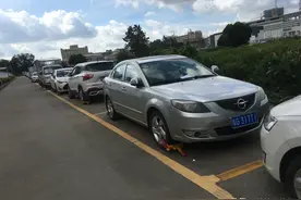 村里的人锁车罚款，合法合理吗？图片
