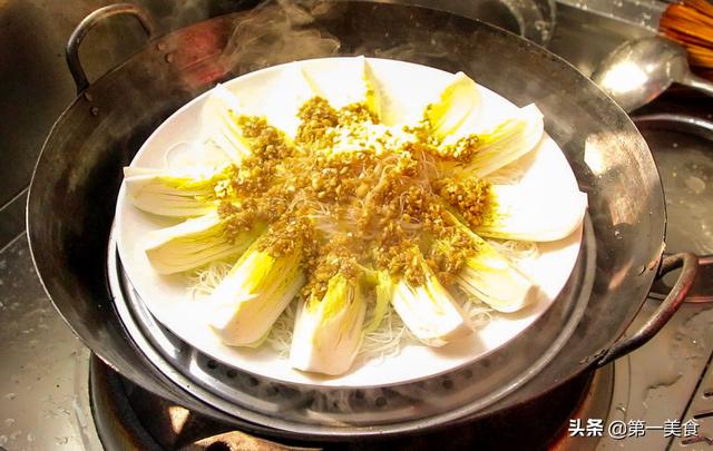 蒜蓉粉丝蒸娃娃菜这样做，口感鲜甜脆嫩，蒜香扑鼻，越吃越香