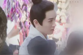 陈晓古装路透照曝光，厚重滤镜难掩帅气，与毛晓彤甜蜜对视好般配图片