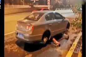 武汉洪山区珞狮路道路破损，十几辆车爆胎视频封面