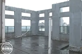 南昌一小区，33层楼上有违建图片
