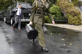 美国核手提箱风险重重，美媒：核手提箱太过危险，如遭抢夺恐泄密图片