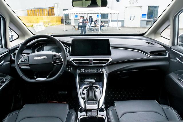 场地试驾上汽MAXUS EUNIQ 5，底盘质感出色的家用MPV