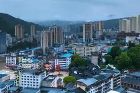 混在县城，我才真正看懂中国图片