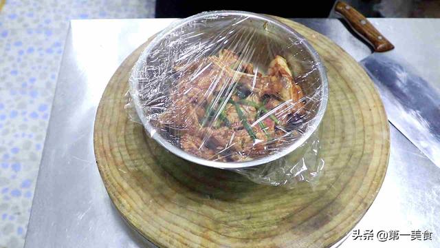 厨师长教你粉蒸排骨的做法，流程很家常，谁都能做得好