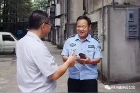王建华：人生在奋斗中跋涉图片