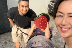 42岁天后孙燕姿庆结婚十周年！晒一家四口合照，和老公贴脸似父女图片