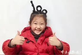 不火都难！宁波妈妈脑洞大开给女儿扎“100分”辫子图片