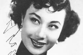 《扬子江风云》李丽华，拒与好莱坞男星拍吻戏，成龙跪着给颁奖？图片