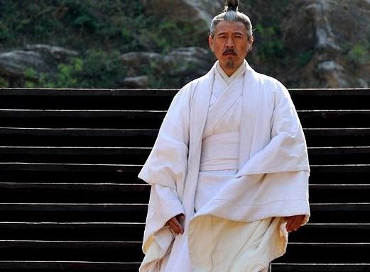 伍子胥过昭关：为报仇而叛逃敌国，率军反戈旧主，将仇人鞭尸泄愤