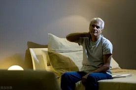 经常睡不着就吃安眠药？乱吃安眠药，后果比你想得更严重图片