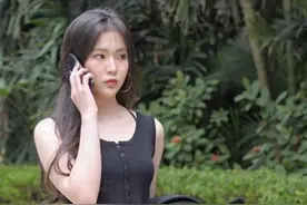 街头遇到一位穿紧身衣的漂亮小姐姐图片