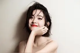 唐艺昕“睡衣照”也能这样美，缎面吊带搭配阔腿裤性感撩人又好看图片
