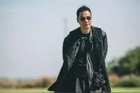 任达华遇刺后仍坚持跑步，速度还不输警察，难怪被称为不老男神图片