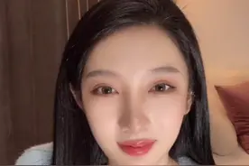 都美竹直播人气不减，四万观众同时在线，承认退学自曝准备高考中图片