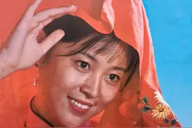倪萍当主持人之前以“山东大妞”出镜，22岁时的影像让人记忆深刻图片