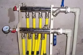 地暖分水器放到卫生间里行不行？图片