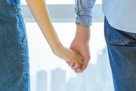 涂磊：愚蠢的女人管住男人的身体，聪明的女人管住自己的尊严图片
