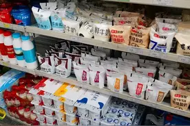 都是牛奶，袋装牛奶和盒装牛奶有何区别？听行家说完，别给娃乱买图片