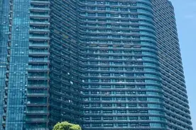 容纳2万人，最大网红公寓楼，堪称一景，网友：这得有多少个主播图片