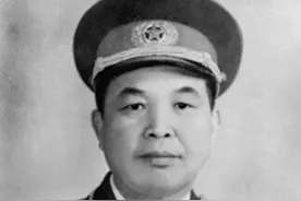 开国中将刘忠回乡寻母，却发现母亲沿街乞讨，刘忠：儿子大不孝啊图片