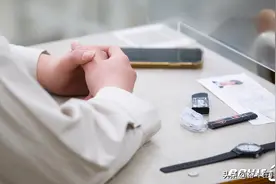 韩国高考某考场提前2分钟收卷，考生和家长请愿将采取法律措施图片