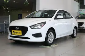 合资轿车4.99万起，油耗低又耐用，保养还便宜，现代瑞纳真香图片
