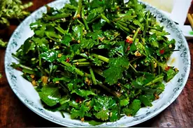 霜降，遇到这菜别错过，拌着吃又脆又香，不懂吃可惜了图片