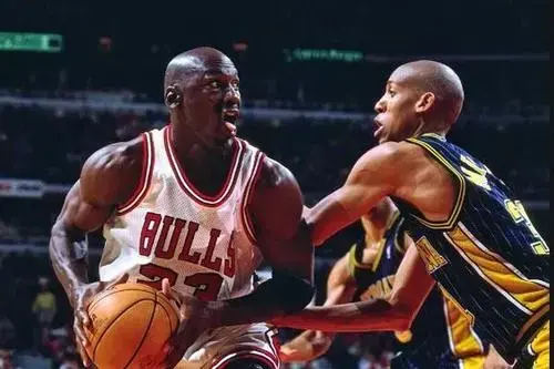 NBA纪实连载27:98年带领内忧外患的公牛三连冠，乔丹彻底封神上卷