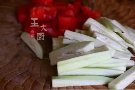 懒人版的家常茄子面，鲜香顺滑又爽口，上桌后连吃两碗都不过瘾图片