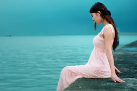 和未婚夫旅游一次，女人回来提了分手：他们一家太可怕图片