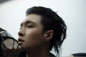 张艺兴“东方卫视618超级秀”造型曝光图片