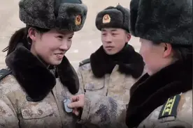 我军首批军人保障标识牌配发一线部队！也指明了战场方向图片