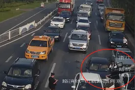 女子驾车失控连撞4车，民警：她带着手刹行驶了5公里多图片