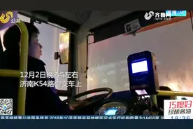下雨天公交司机唱歌走红，司机坦言：唱歌给自己和乘客提神！视频封面