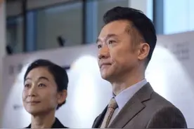 曾被梁朝伟砸得头破血流，演了14年配角的黄志忠，终于火了图片